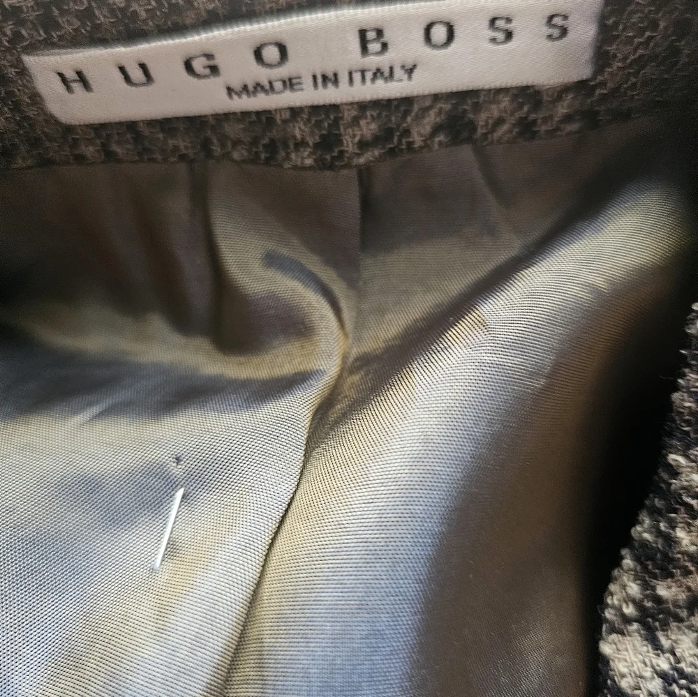 Vintage Men's Hugo Boss Brown and White 53% Virgen Wool Blazer Size 42 L